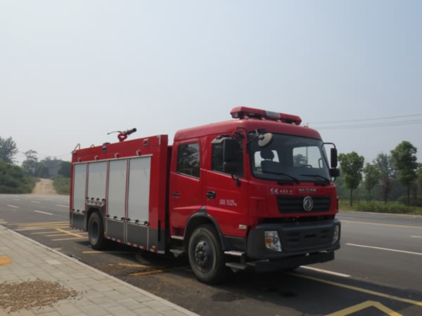 東風(fēng)153消防車(chē).jpg